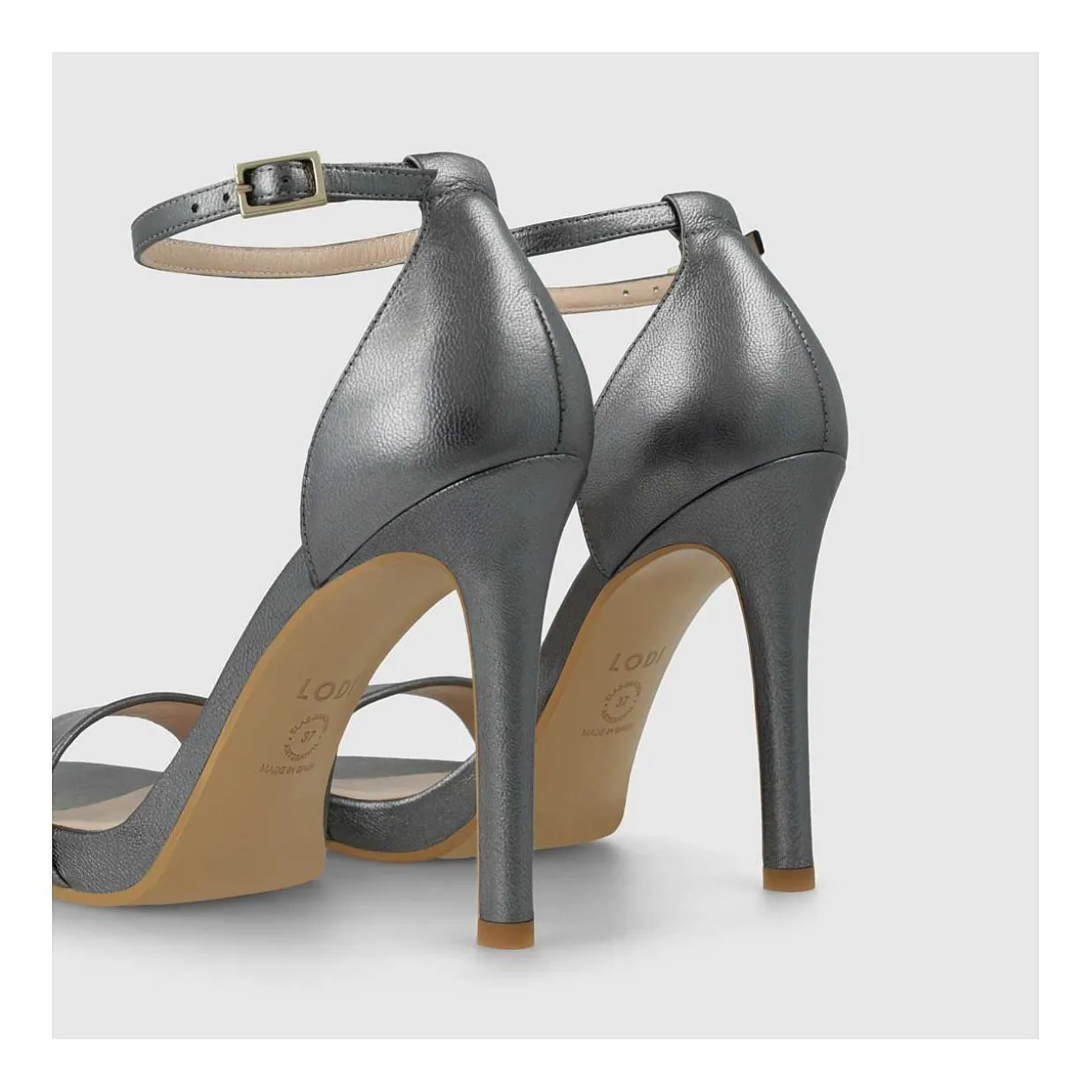 sandalias_plateadas_yurisa_3.webp Clearance Sandalias Plateadas Yurisa Mujer Sandalias